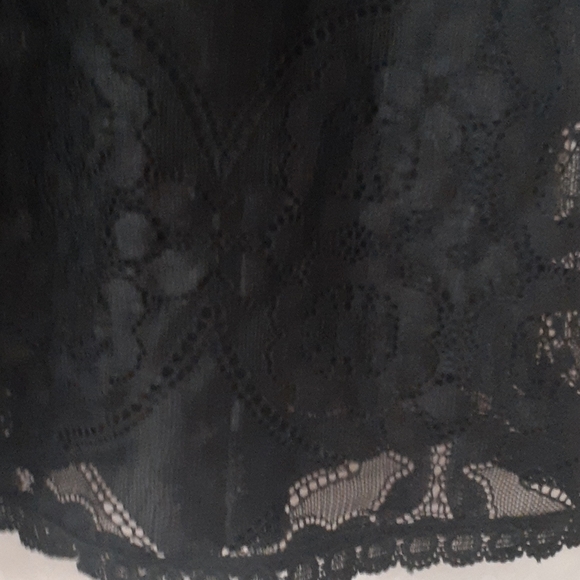 Black v-neck lace sleeveless top size 3XL (#13) - Picture 7 of 9